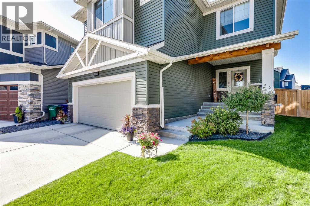 1621 Bayside Green Sw, Airdrie, Alberta  T4B 5E8 - Photo 2 - A2284313