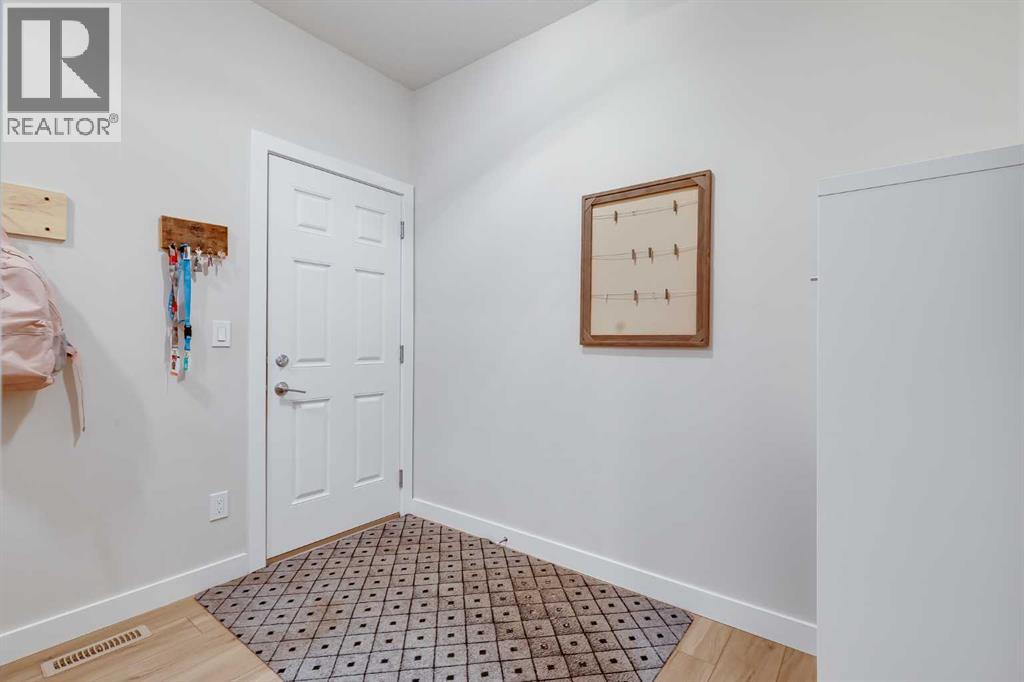 1621 Bayside Green Sw, Airdrie, Alberta  T4B 5E8 - Photo 21 - A2284313