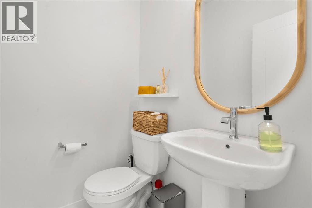 33 Shale Avenue, Cochrane, Alberta  T4C 3G6 - Photo 19 - A2279054