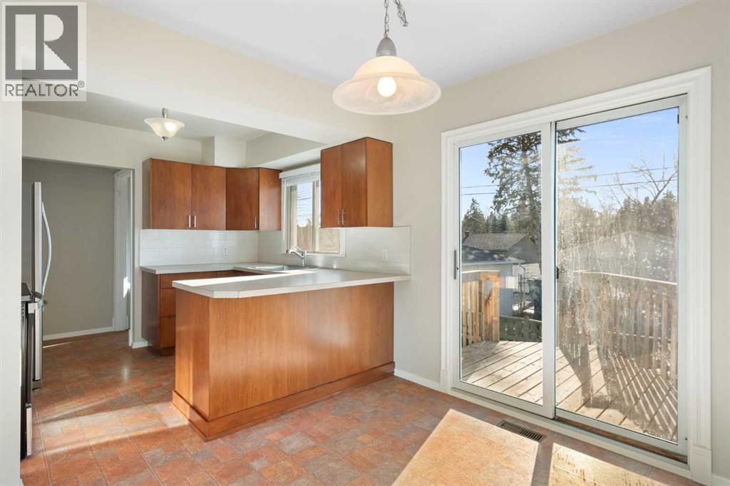 19 Carmangay Crescent Nw, Calgary, Alberta  T2L 0S8 - Photo 7 - A2284236