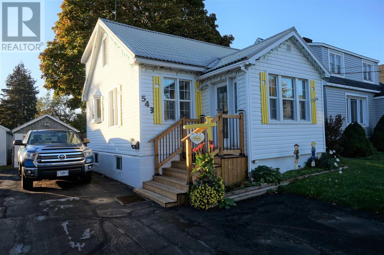 543 Morin St, Sault Ste. Marie, Ontario  P6C 3G1 - Photo 2 - SM260255