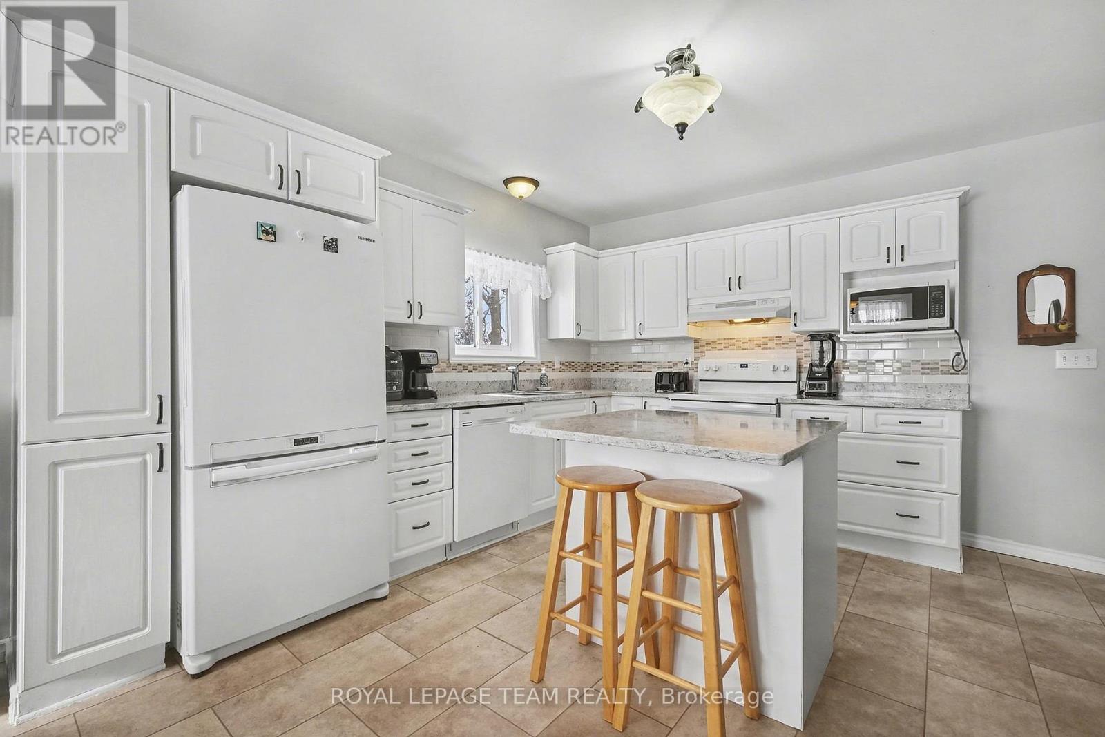 15197 Concession 1-2 Road, North Stormont, Ontario  K0C 1K0 - Photo 5 - X12771400