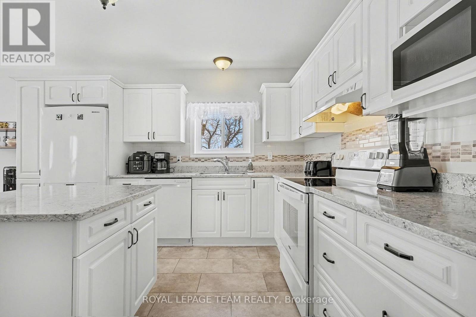 15197 Concession 1-2 Road, North Stormont, Ontario  K0C 1K0 - Photo 6 - X12771400