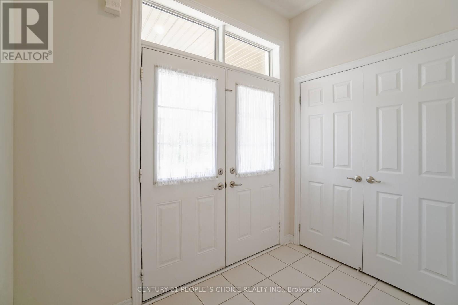 130 Orchardcroft Road, Oakville, Ontario  L6H 7C4 - Photo 4 - W12770050