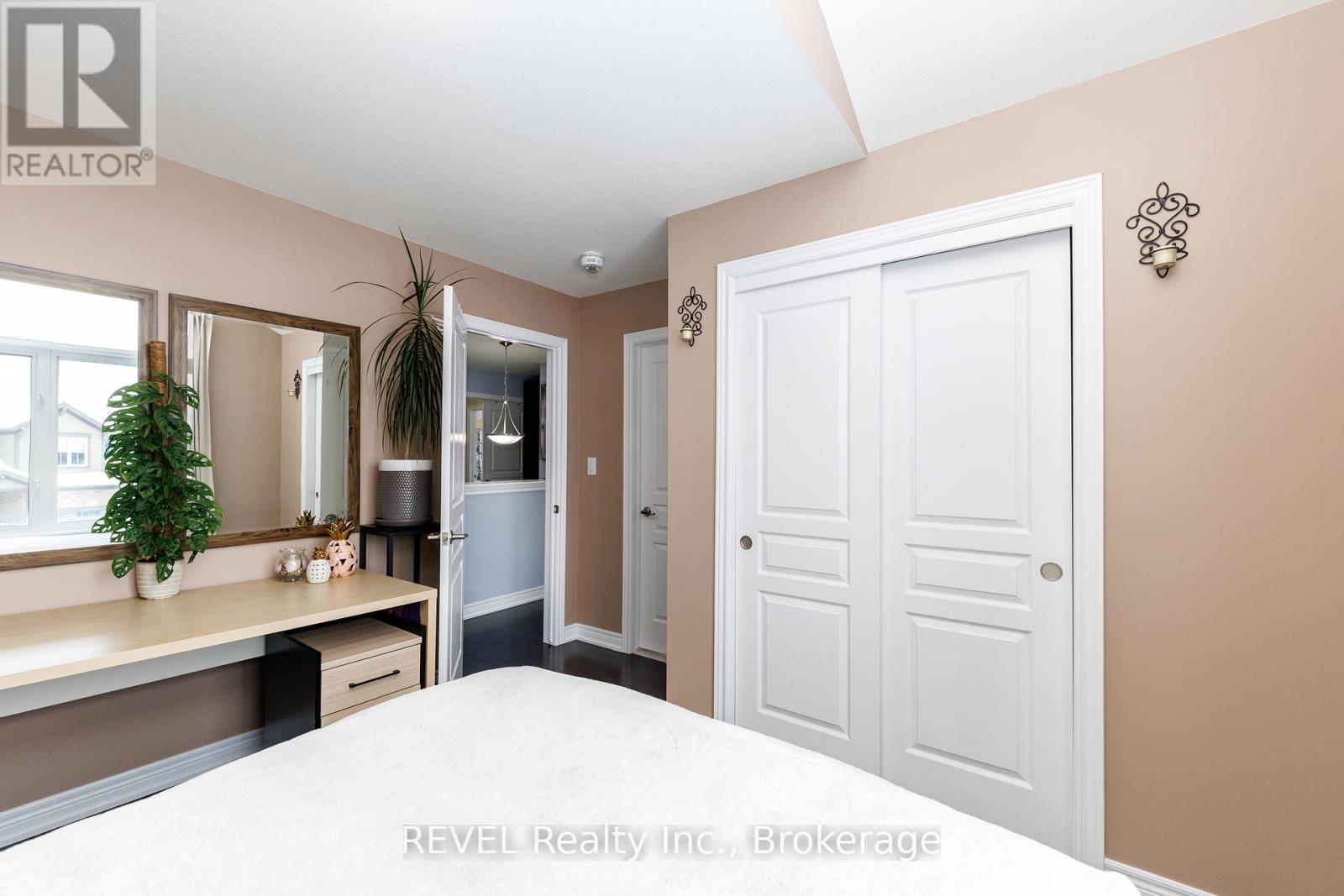 8 Elderberry Road, Thorold (Confederation Heights), Ontario  L2V 0E7 - Photo 35 - X12771370