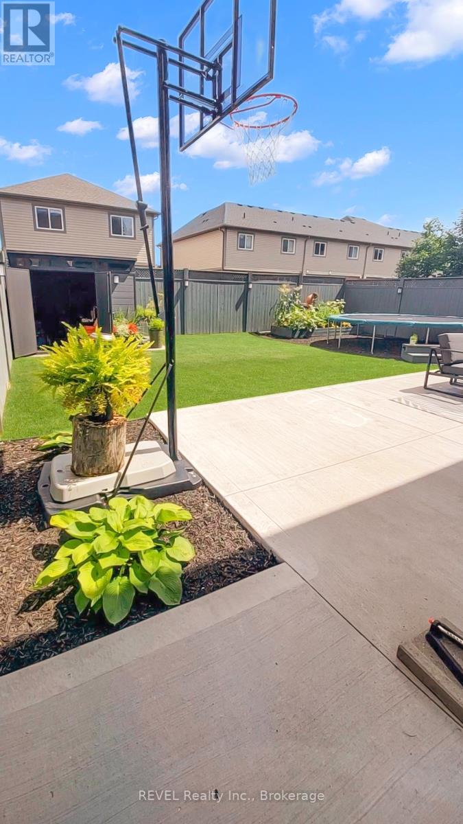 8 Elderberry Road, Thorold (Confederation Heights), Ontario  L2V 0E7 - Photo 49 - X12771370