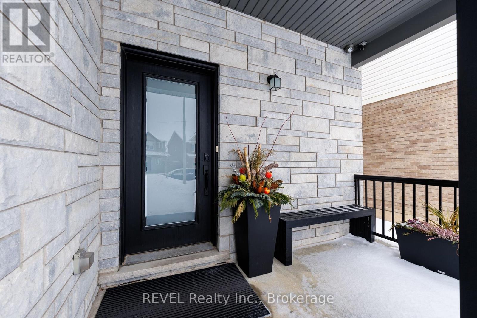 8 Elderberry Road, Thorold (Confederation Heights), Ontario  L2V 0E7 - Photo 6 - X12771370