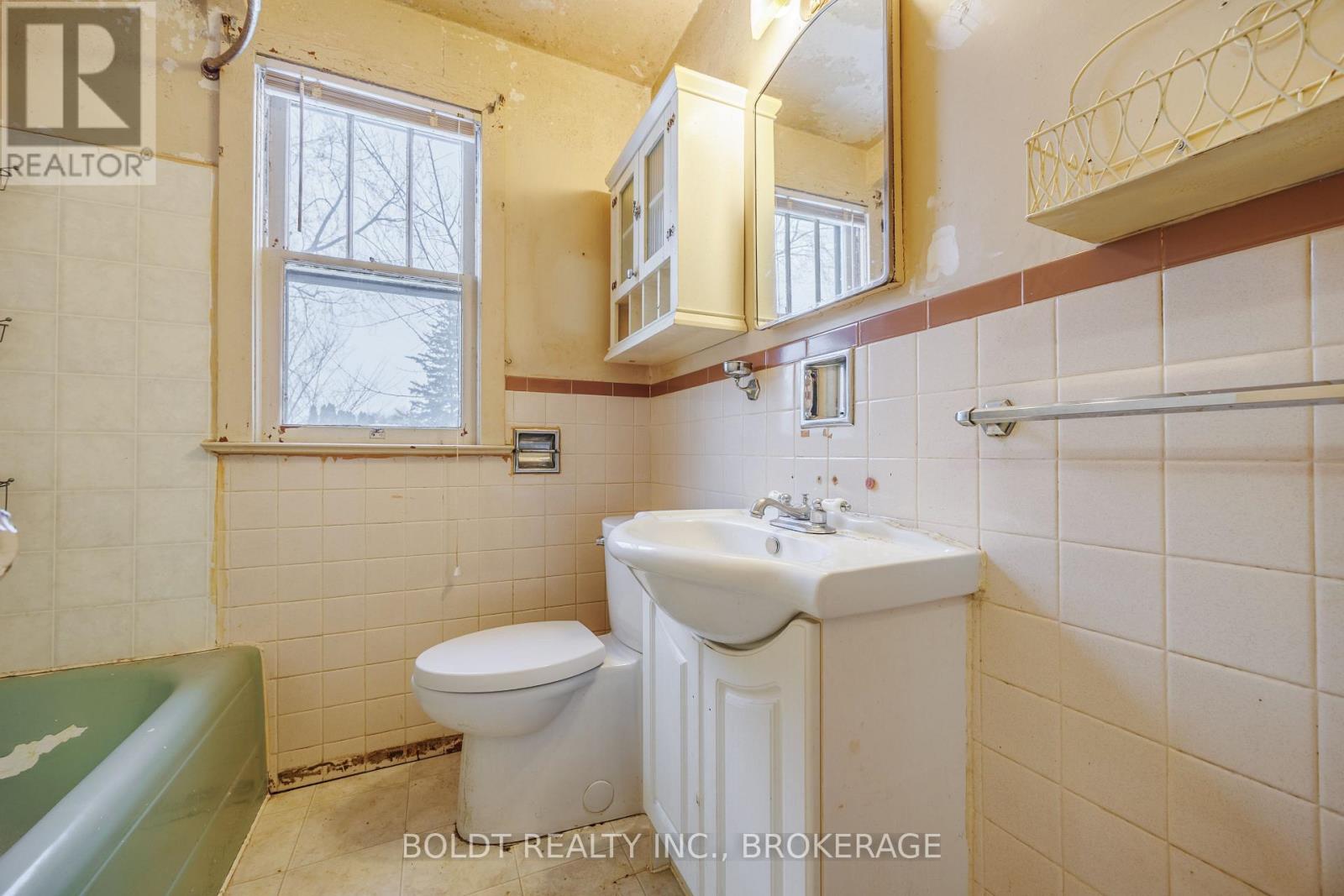542 Niagara Street, St. Catharines, Ontario  L2M 3P5 - Photo 19 - X12771420