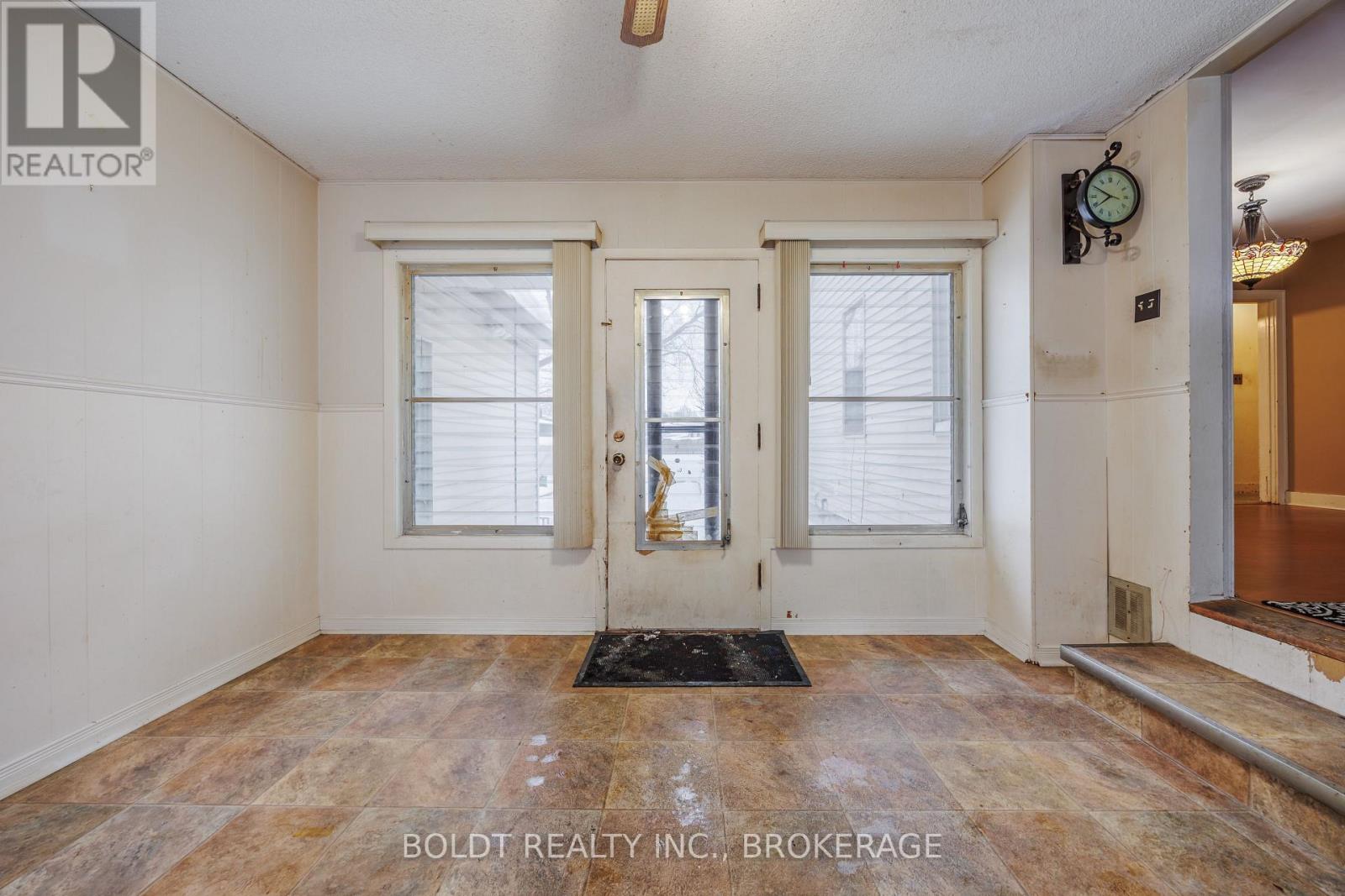 542 Niagara Street, St. Catharines, Ontario  L2M 3P5 - Photo 9 - X12771420