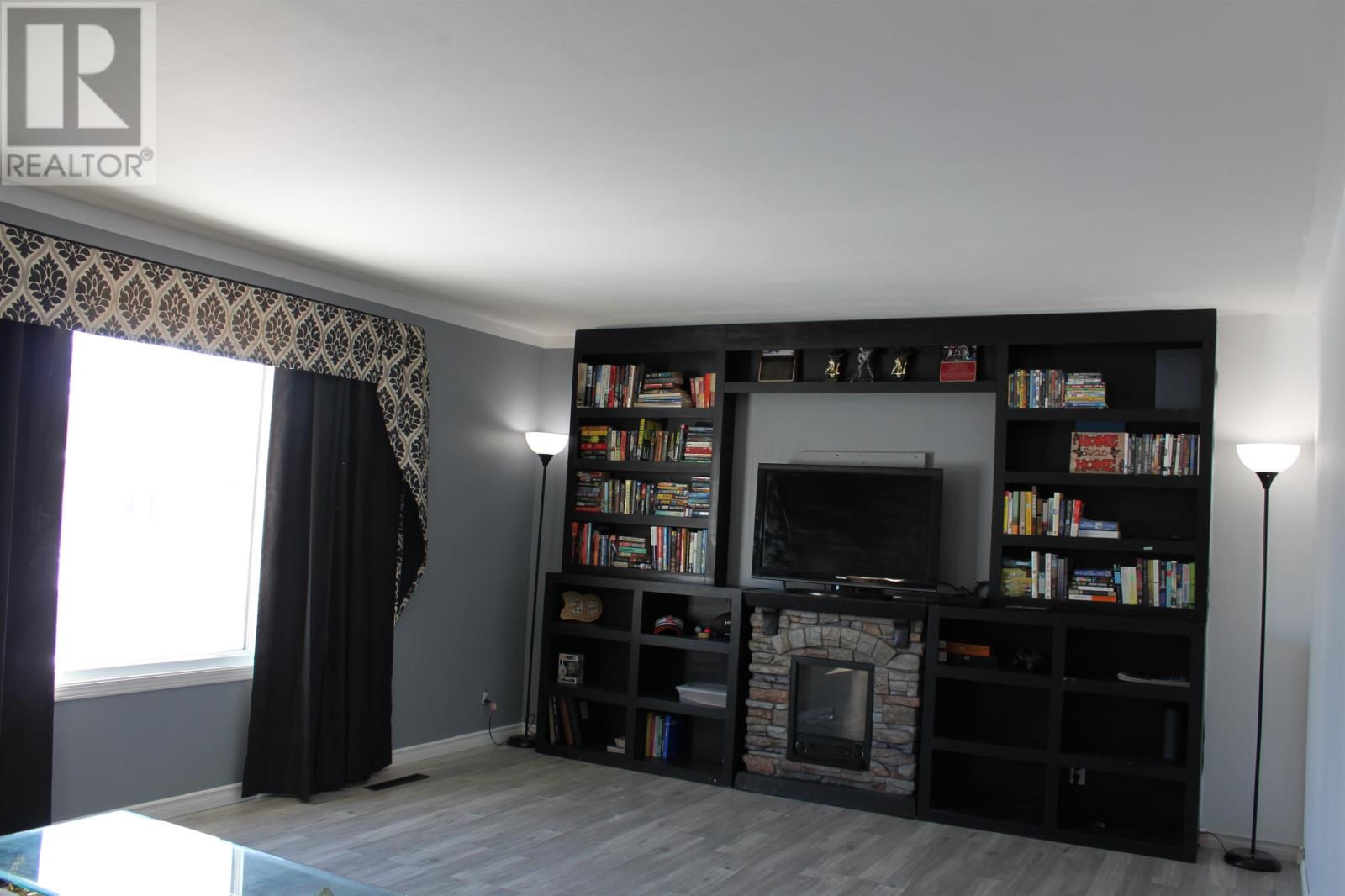 270 Hinton Ave, Thunder Bay, Ontario  P7A 7E4 - Photo 2 - TB2600193