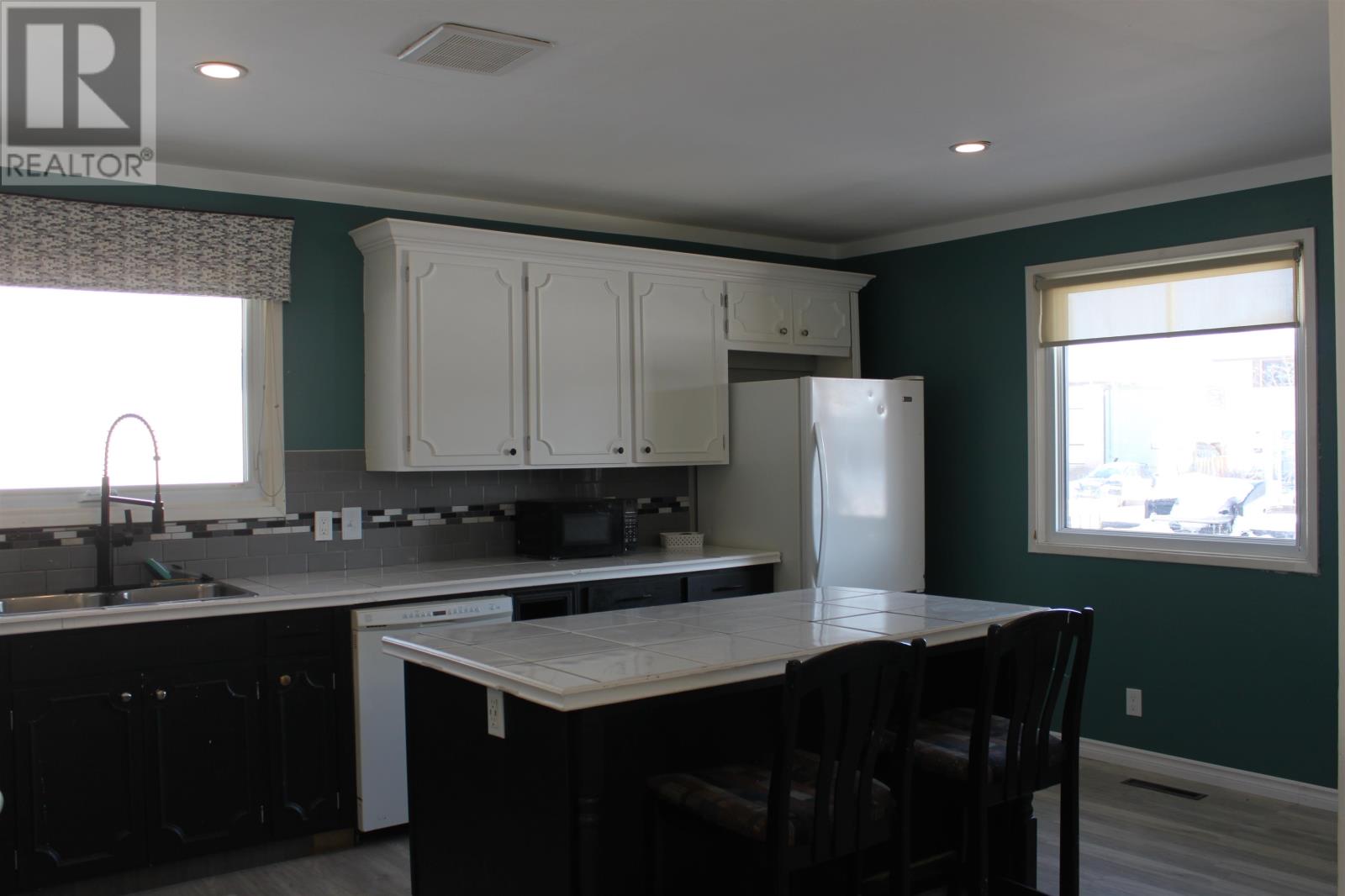 270 Hinton Ave, Thunder Bay, Ontario  P7A 7E4 - Photo 5 - TB2600193