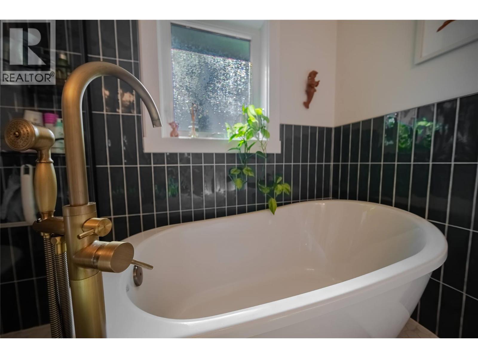 1357 Cypress Drive, Sparwood, British Columbia  V0B 2G2 - Photo 40 - 10374749