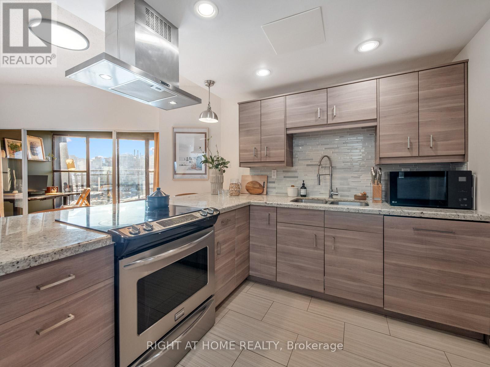 815 - 456 College Street, Toronto, Ontario  M6G 4A3 - Photo 2 - C12771414