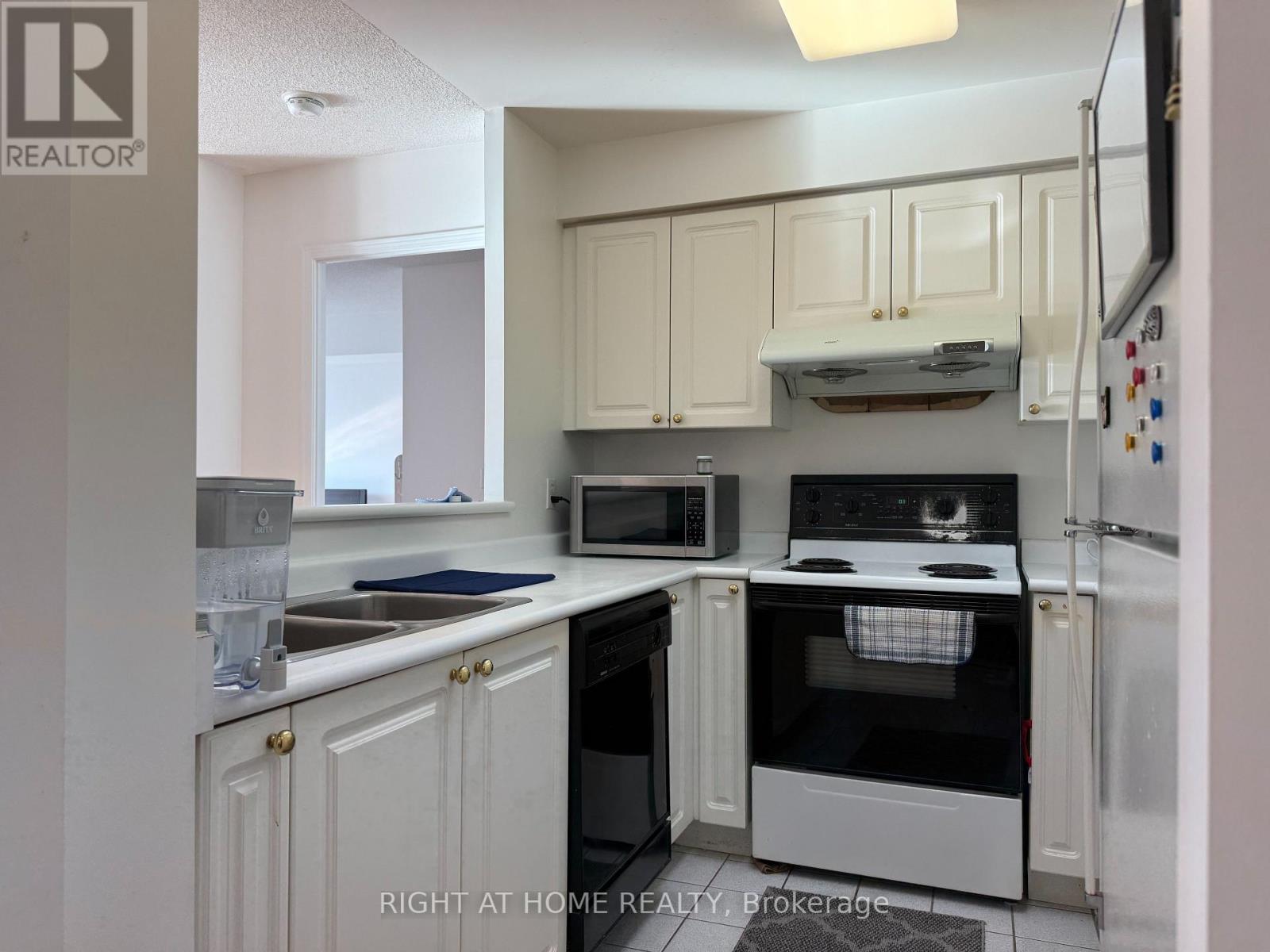 1106 - 8 Pemberton Avenue, Toronto, Ontario  M2M 4K8 - Photo 11 - C12771428