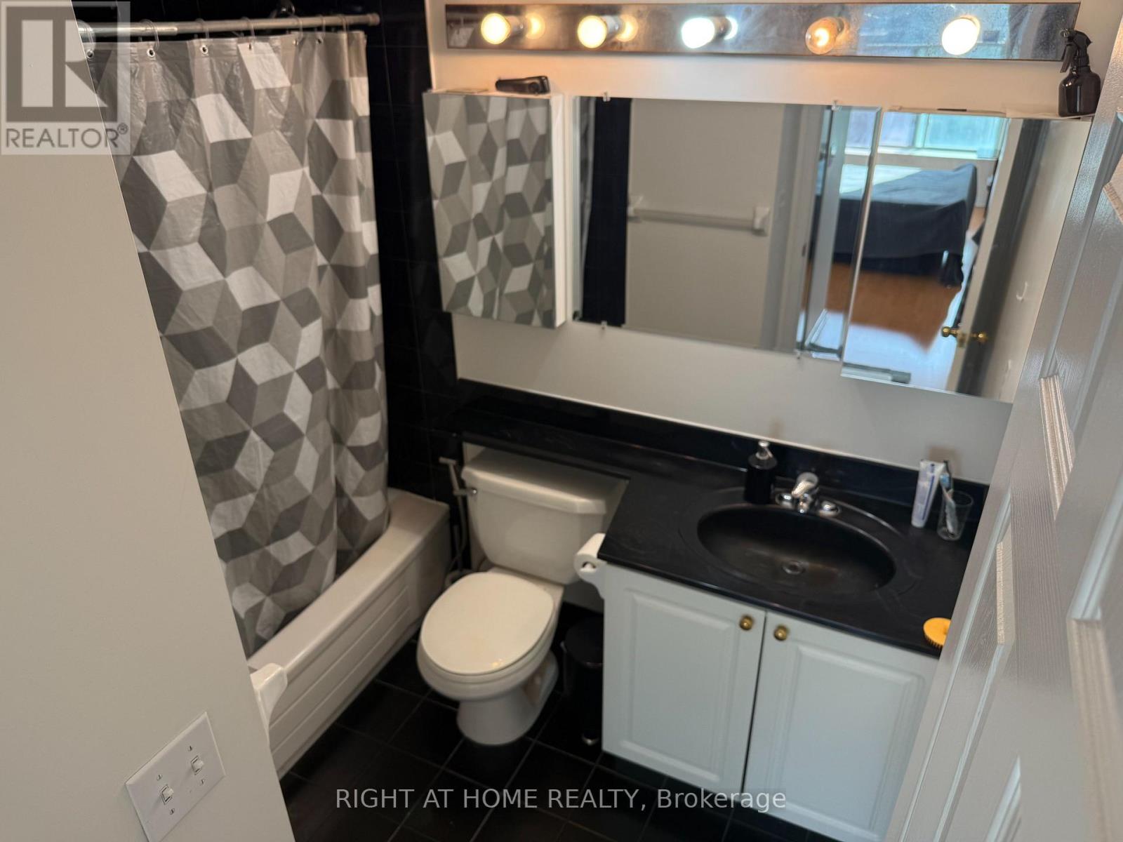 1106 - 8 Pemberton Avenue, Toronto, Ontario  M2M 4K8 - Photo 24 - C12771428