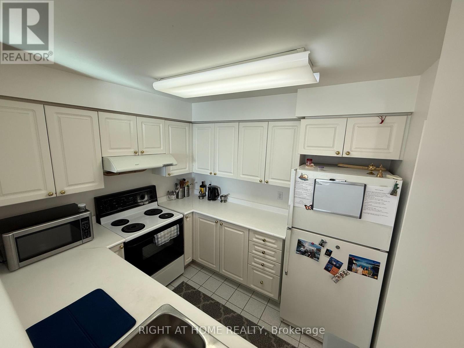 1106 - 8 Pemberton Avenue, Toronto, Ontario  M2M 4K8 - Photo 8 - C12771428