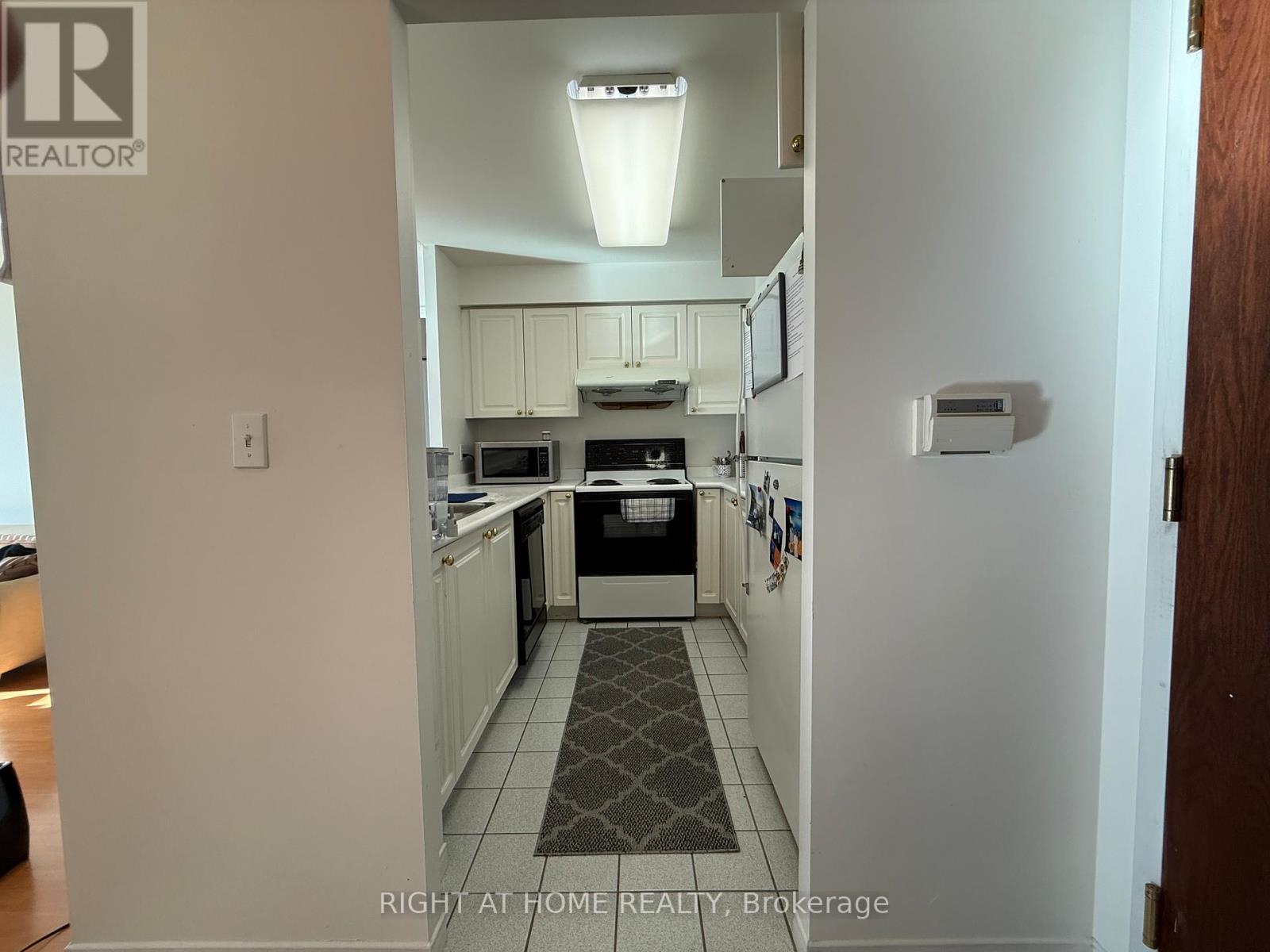 1106 - 8 Pemberton Avenue, Toronto, Ontario  M2M 4K8 - Photo 9 - C12771428