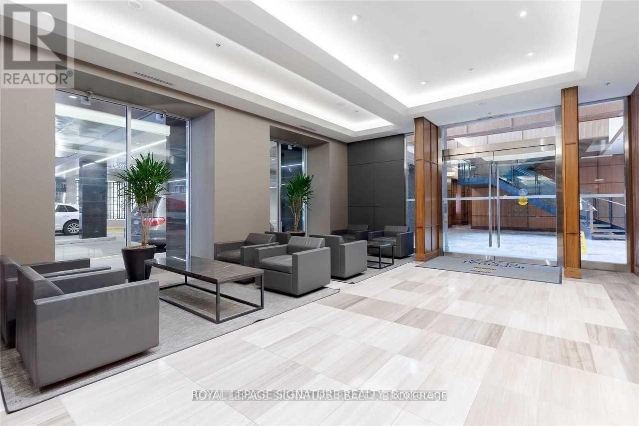 422 - 111 St Clair Avenue W, Toronto (Yonge-St. Clair), Ontario  M4V 1N5 - Photo 3 - C12771442