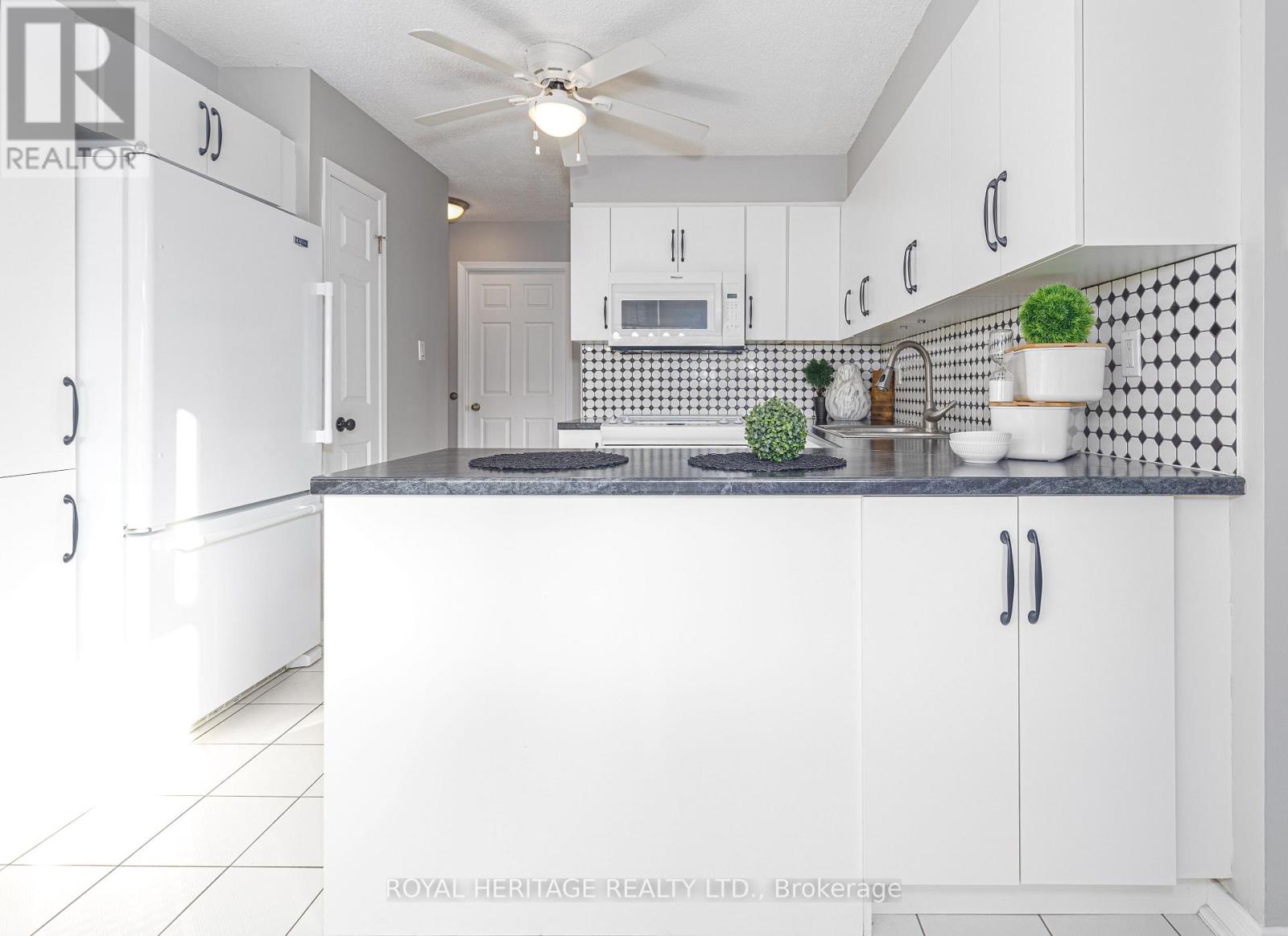 201 - 80 Athol Street, Oshawa, Ontario  L1H 8B7 - Photo 11 - E12771216