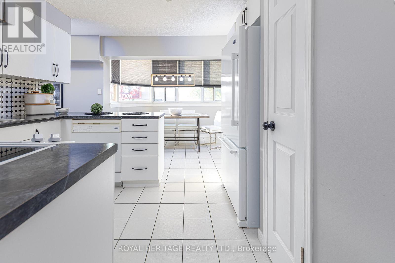 201 - 80 Athol Street, Oshawa, Ontario  L1H 8B7 - Photo 4 - E12771216