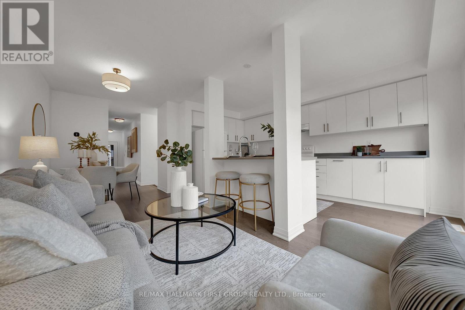 40 Caspian Square, Clarington, Ontario  L1C 7G3 - Photo 2 - E12771292