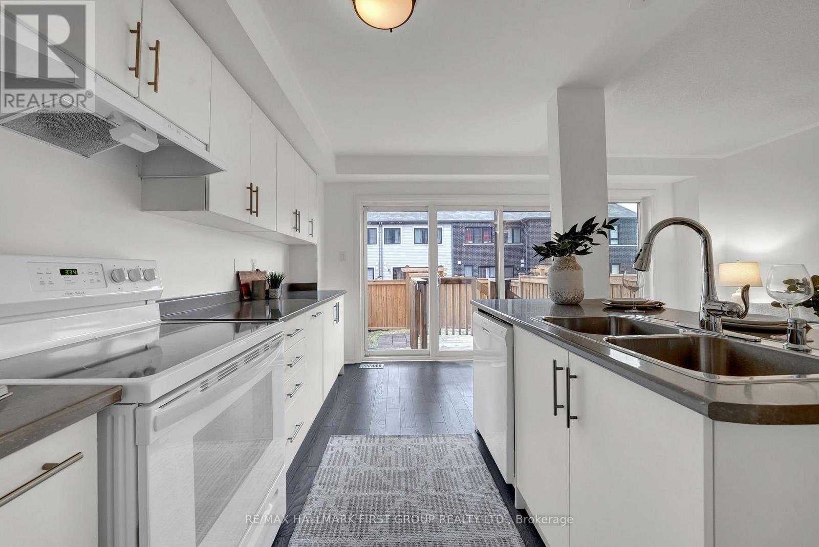 40 Caspian Square, Clarington, Ontario  L1C 7G3 - Photo 8 - E12771292