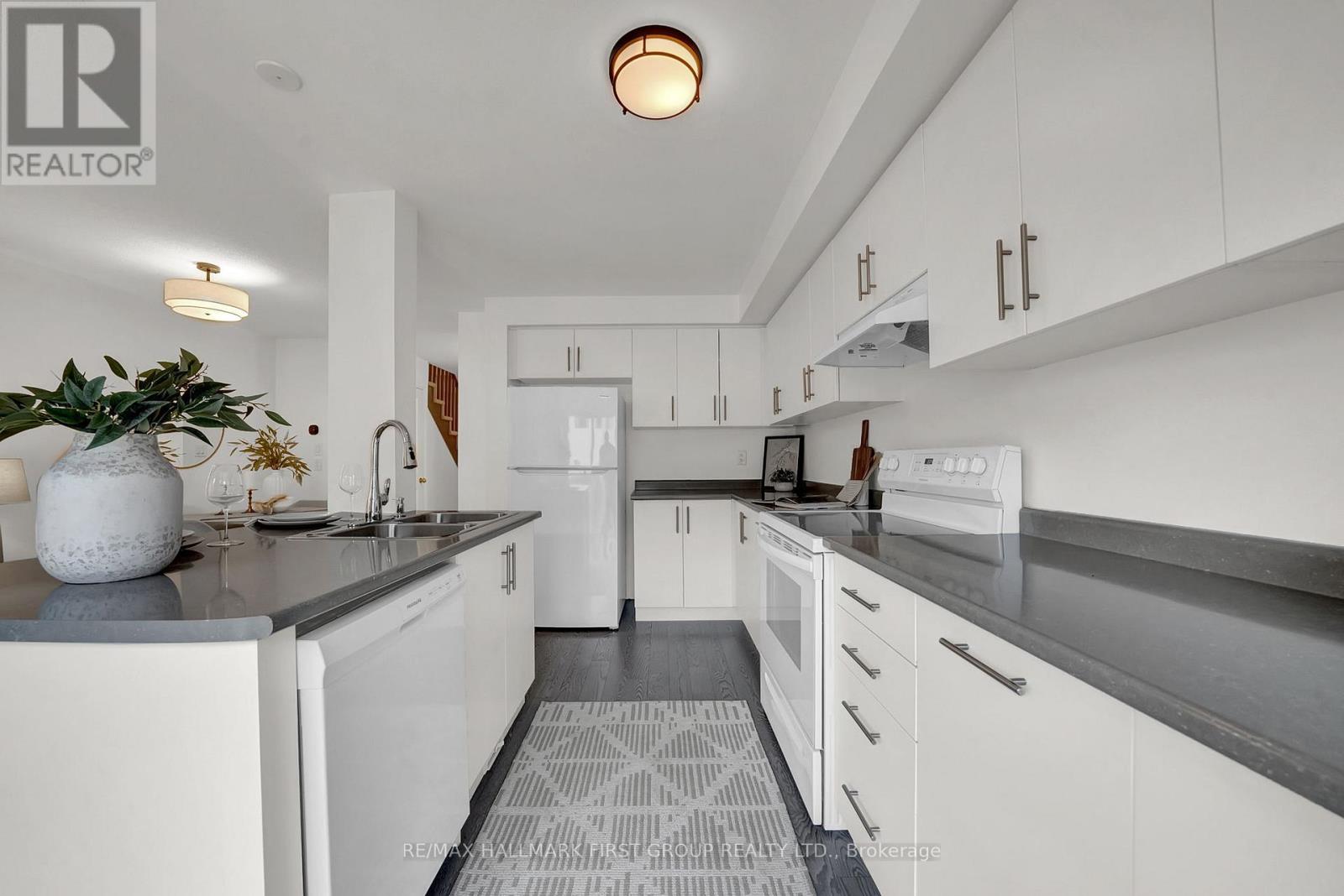 40 Caspian Square, Clarington, Ontario  L1C 7G3 - Photo 9 - E12771292