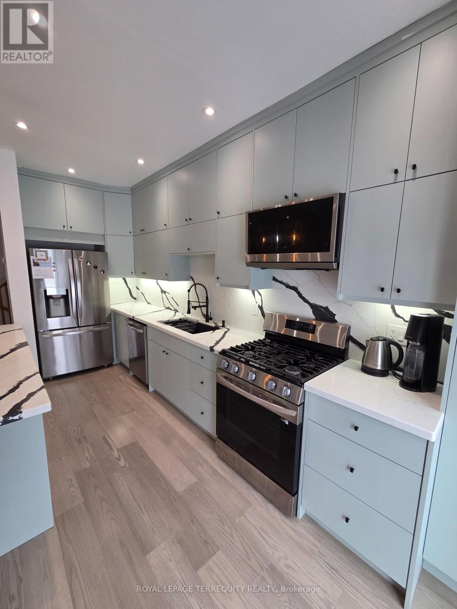 Main - 220 Denise Circle, Newmarket, Ontario  L3X 2K2 - Photo 10 - N12771250