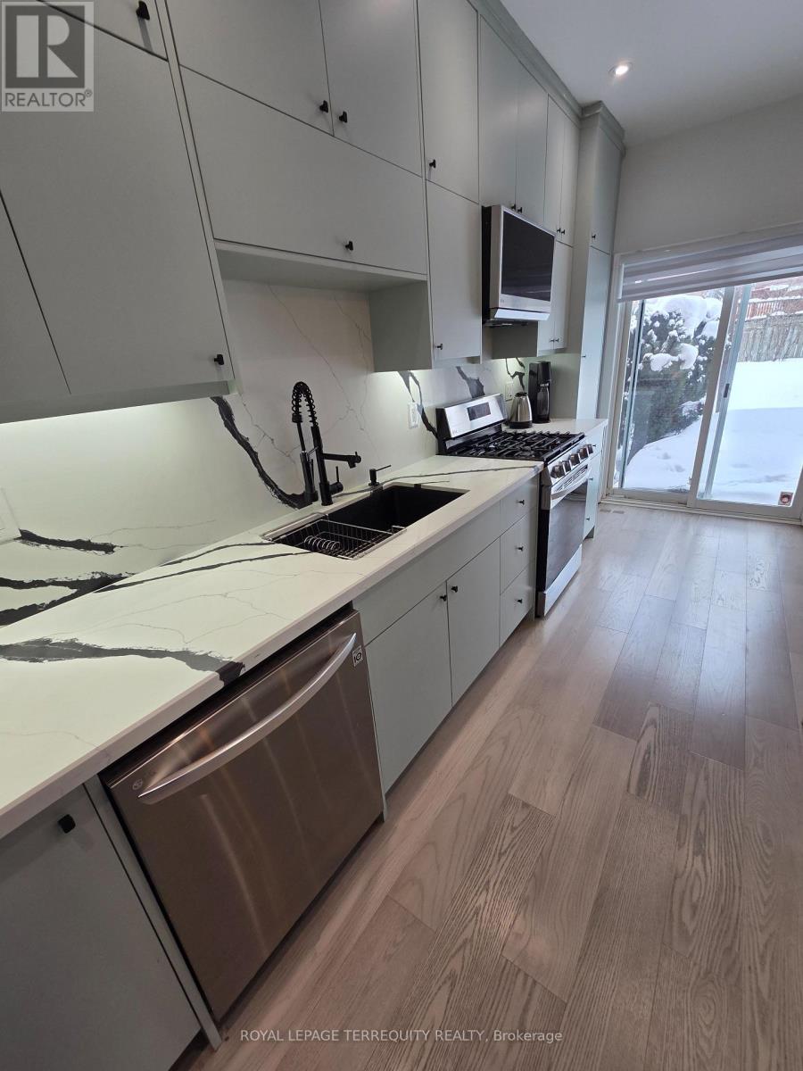 Main - 220 Denise Circle, Newmarket, Ontario  L3X 2K2 - Photo 11 - N12771250