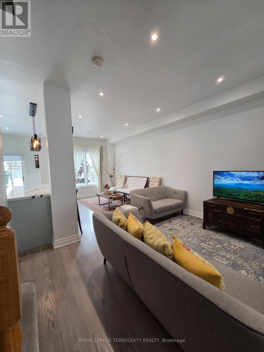 Main - 220 Denise Circle, Newmarket, Ontario  L3X 2K2 - Photo 19 - N12771250