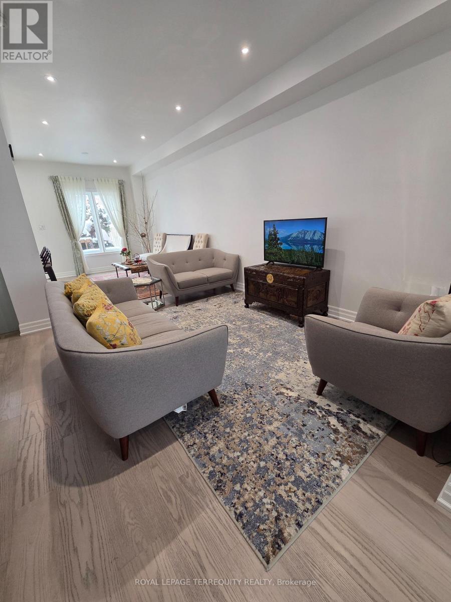 Main - 220 Denise Circle, Newmarket, Ontario  L3X 2K2 - Photo 20 - N12771250