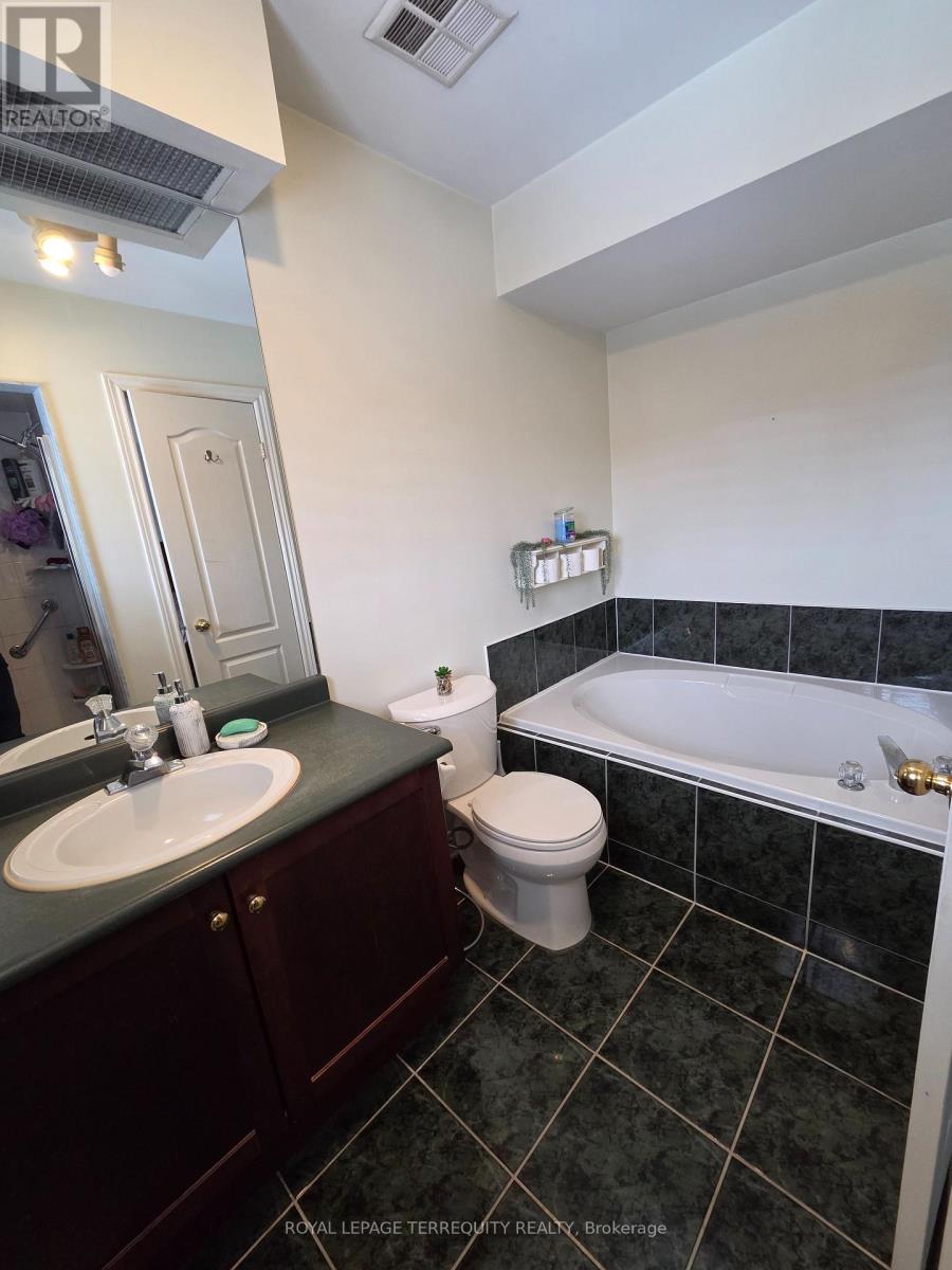 Main - 220 Denise Circle, Newmarket, Ontario  L3X 2K2 - Photo 35 - N12771250