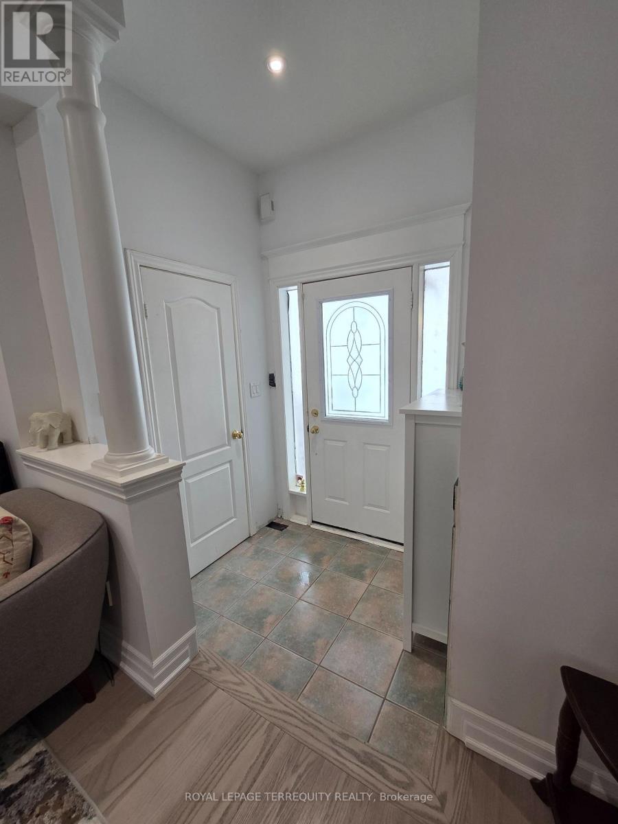 Main - 220 Denise Circle, Newmarket, Ontario  L3X 2K2 - Photo 4 - N12771250