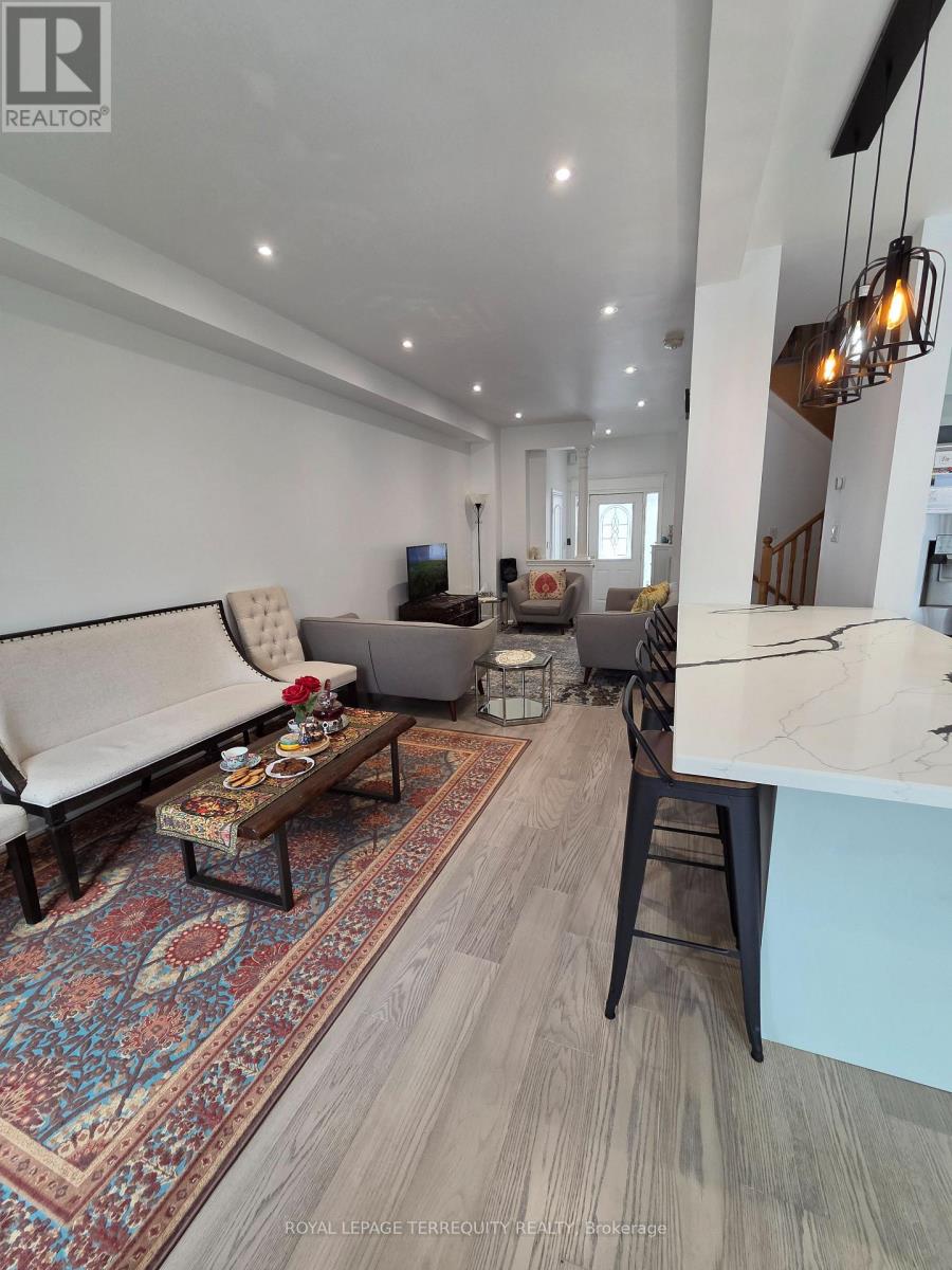 Main - 220 Denise Circle, Newmarket, Ontario  L3X 2K2 - Photo 6 - N12771250