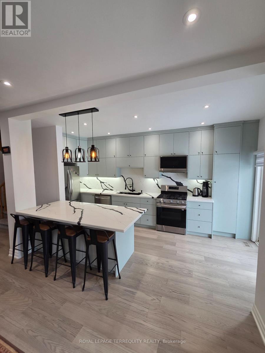 Main - 220 Denise Circle, Newmarket, Ontario  L3X 2K2 - Photo 7 - N12771250