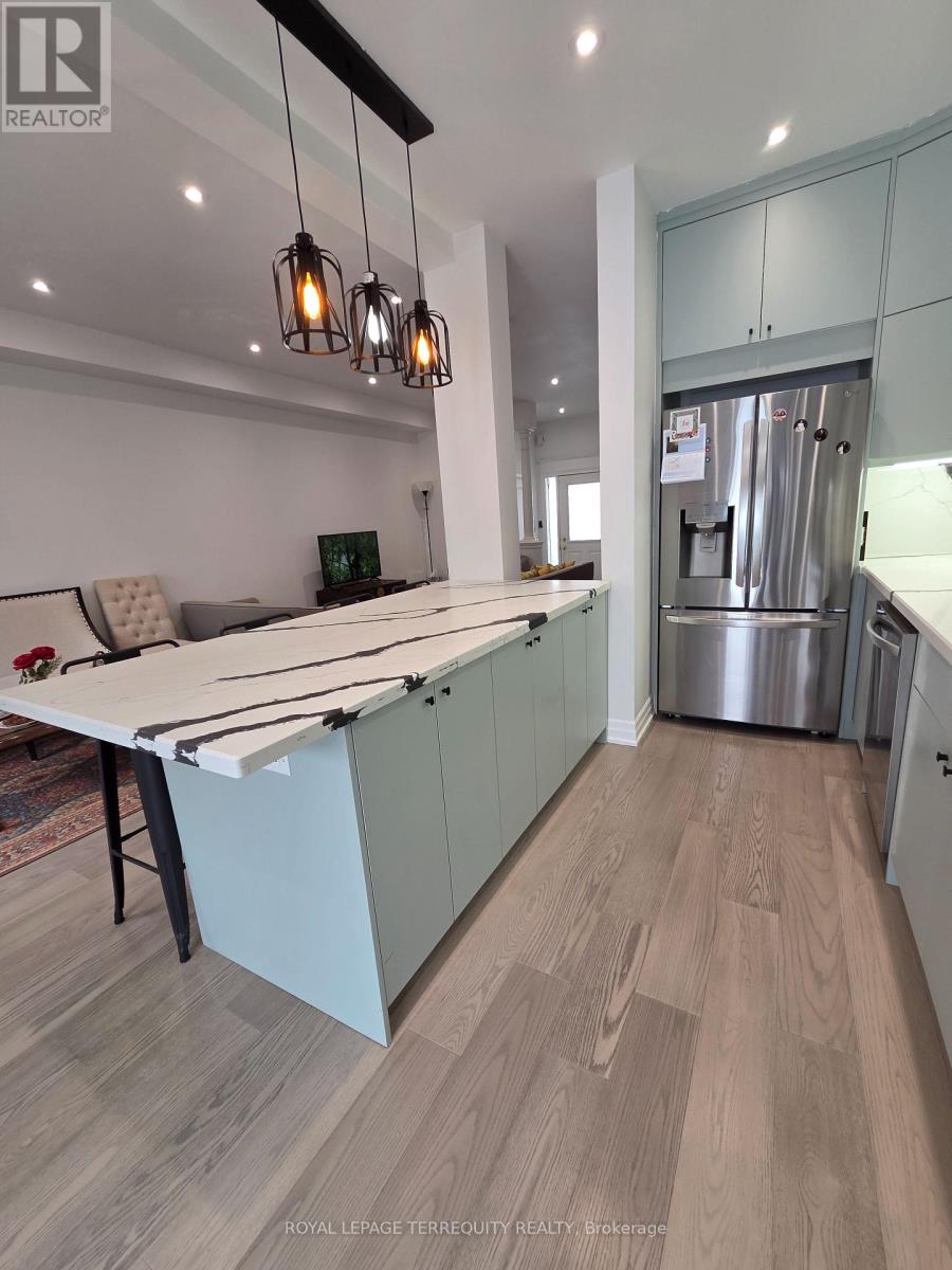 Main - 220 Denise Circle, Newmarket, Ontario  L3X 2K2 - Photo 8 - N12771250