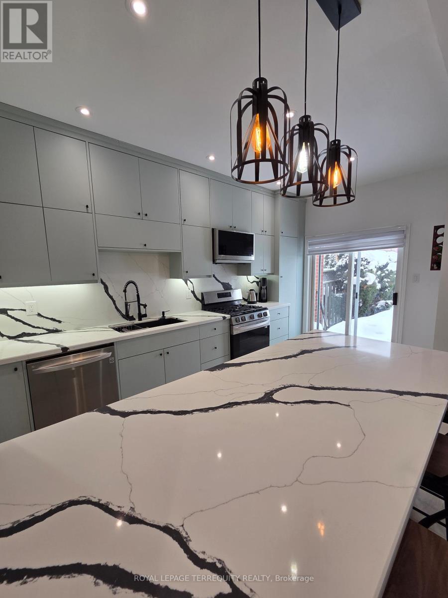 Main - 220 Denise Circle, Newmarket, Ontario  L3X 2K2 - Photo 9 - N12771250