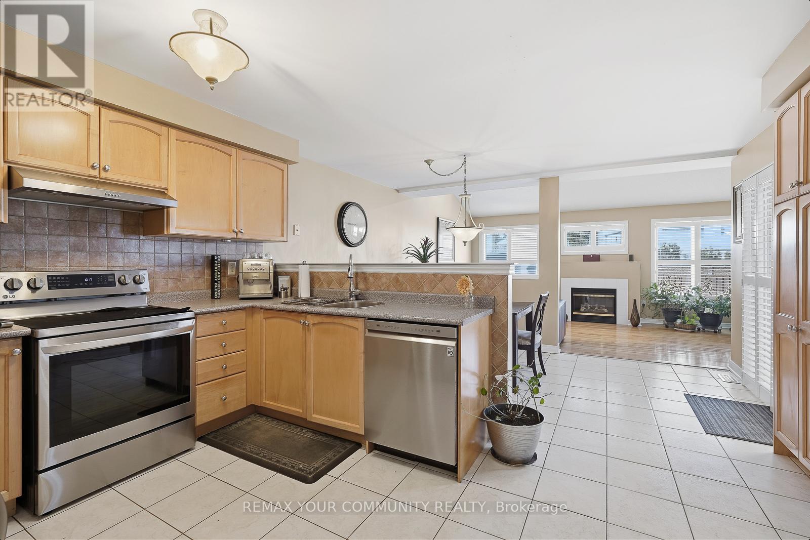 94 Sunridge Street, Richmond Hill, Ontario  L4E 3Z4 - Photo 12 - N12771298