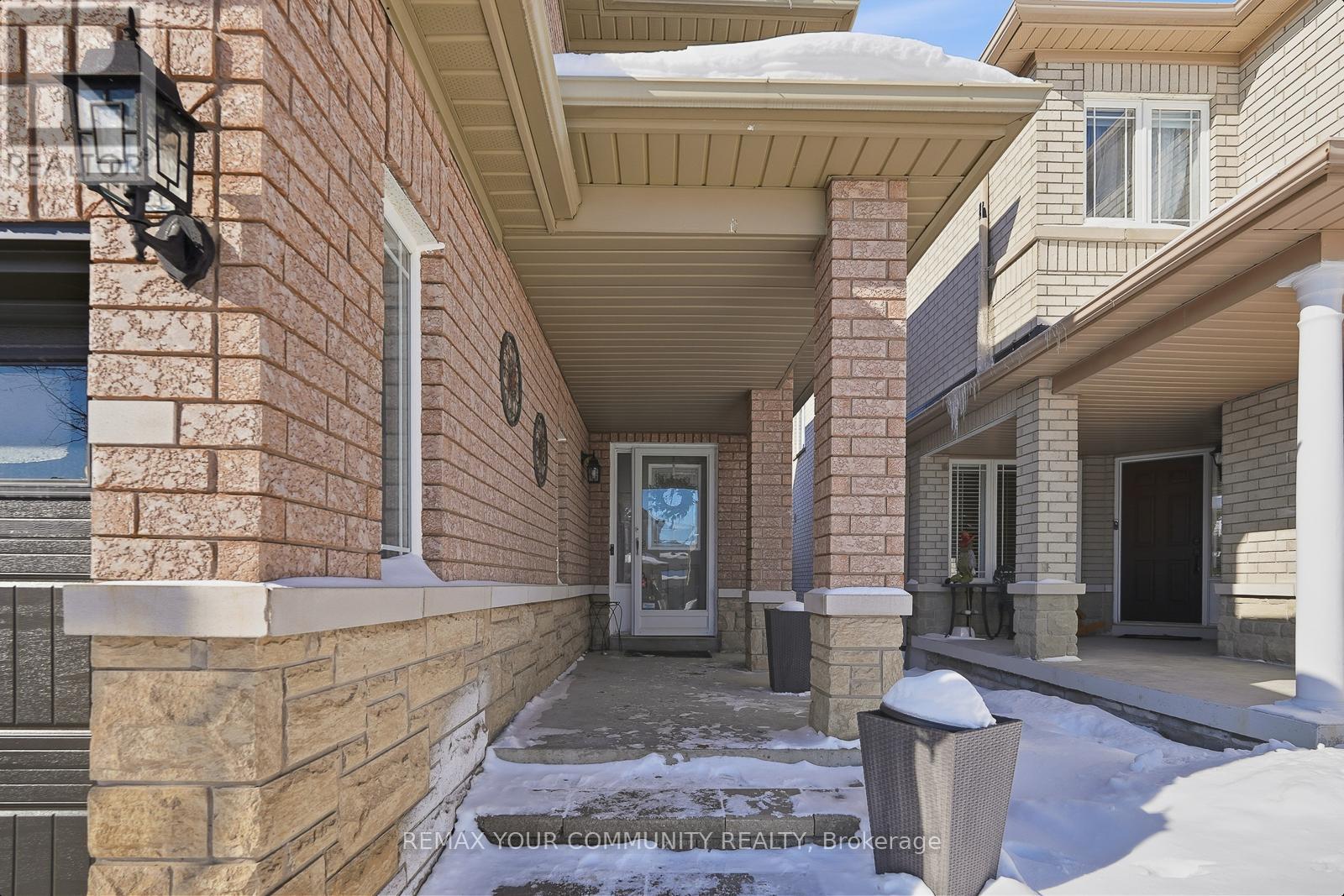 94 Sunridge Street, Richmond Hill, Ontario  L4E 3Z4 - Photo 2 - N12771298