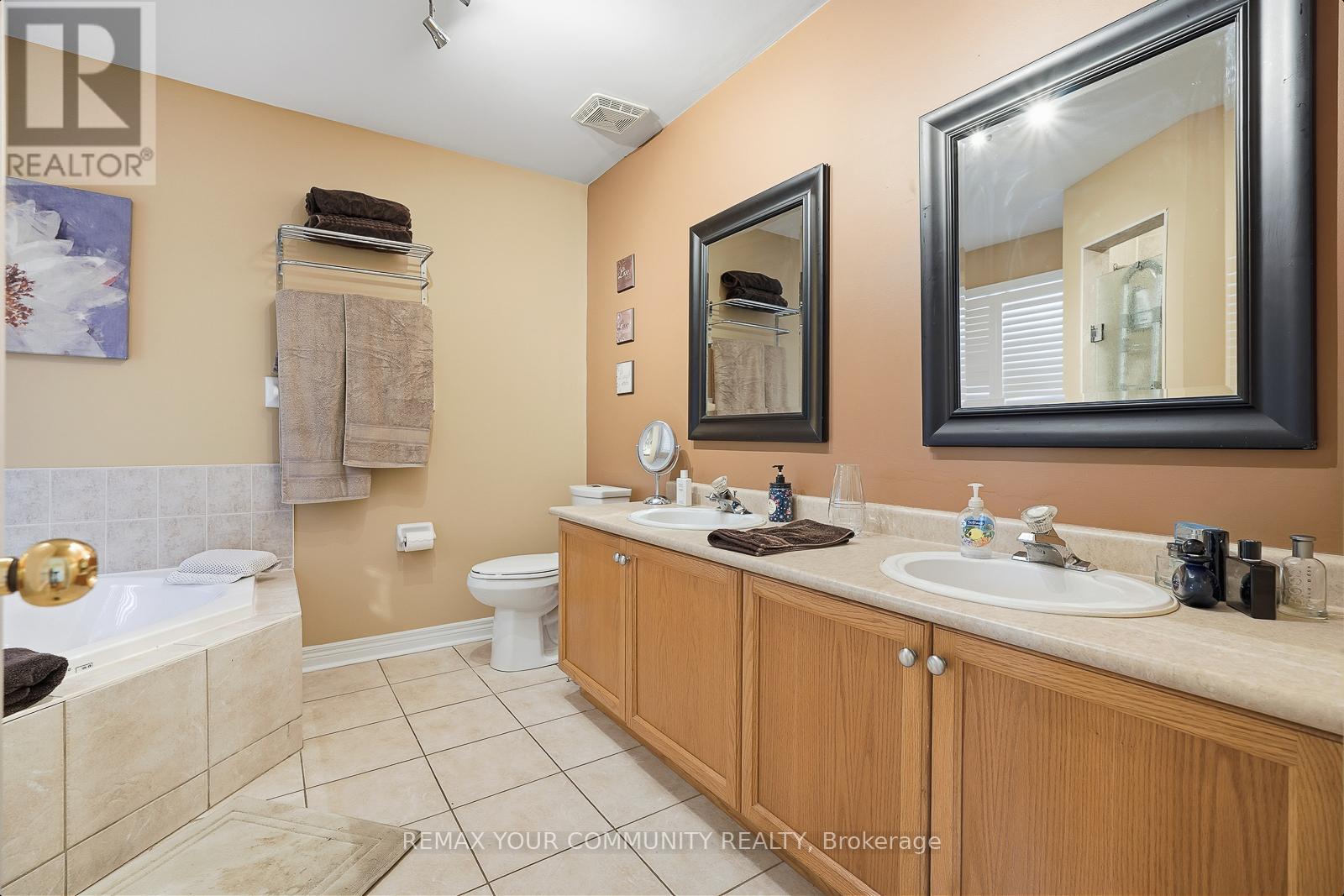 94 Sunridge Street, Richmond Hill, Ontario  L4E 3Z4 - Photo 23 - N12771298