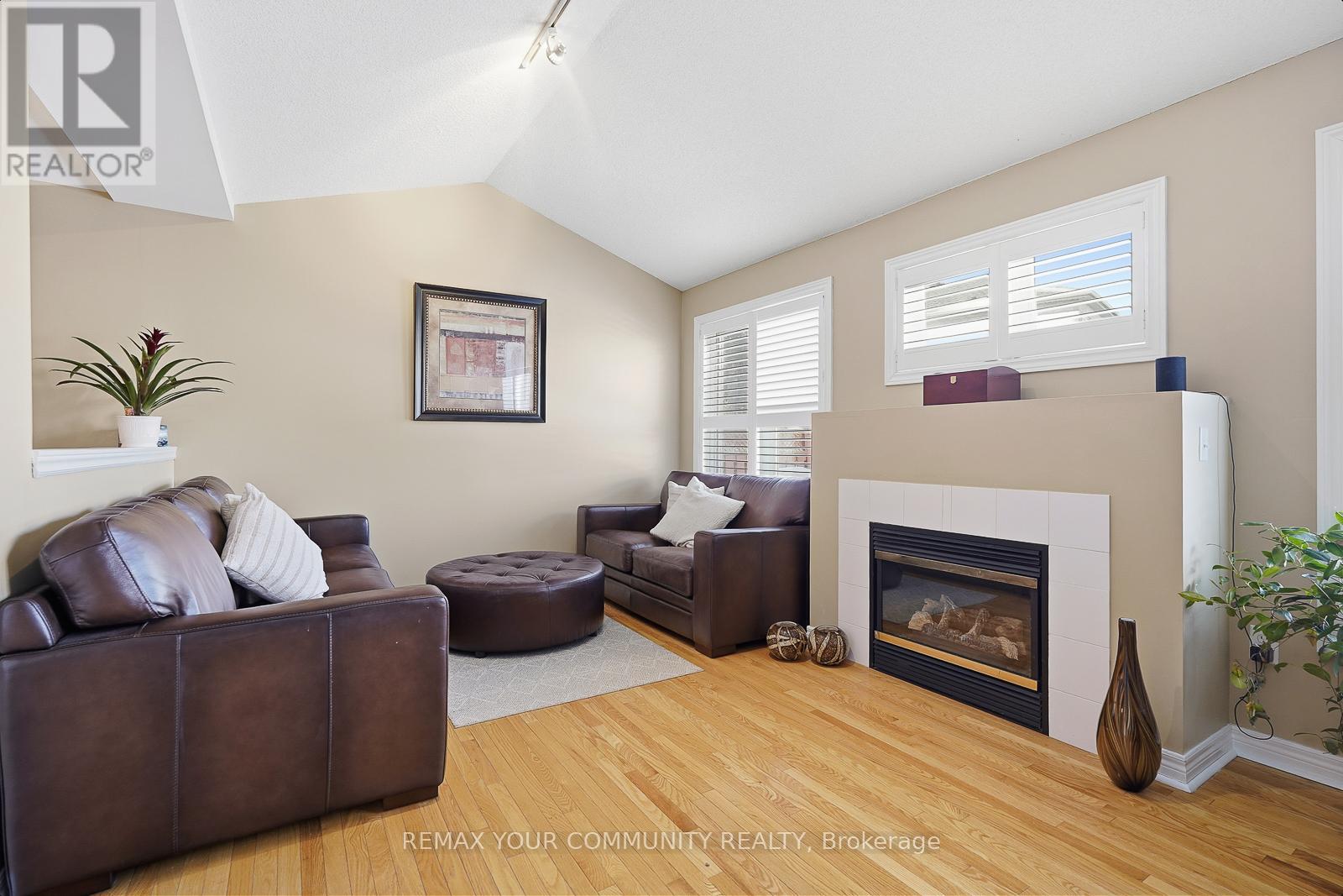 94 Sunridge Street, Richmond Hill, Ontario  L4E 3Z4 - Photo 4 - N12771298