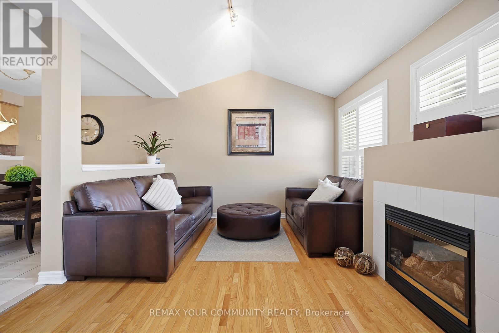 94 Sunridge Street, Richmond Hill, Ontario  L4E 3Z4 - Photo 5 - N12771298