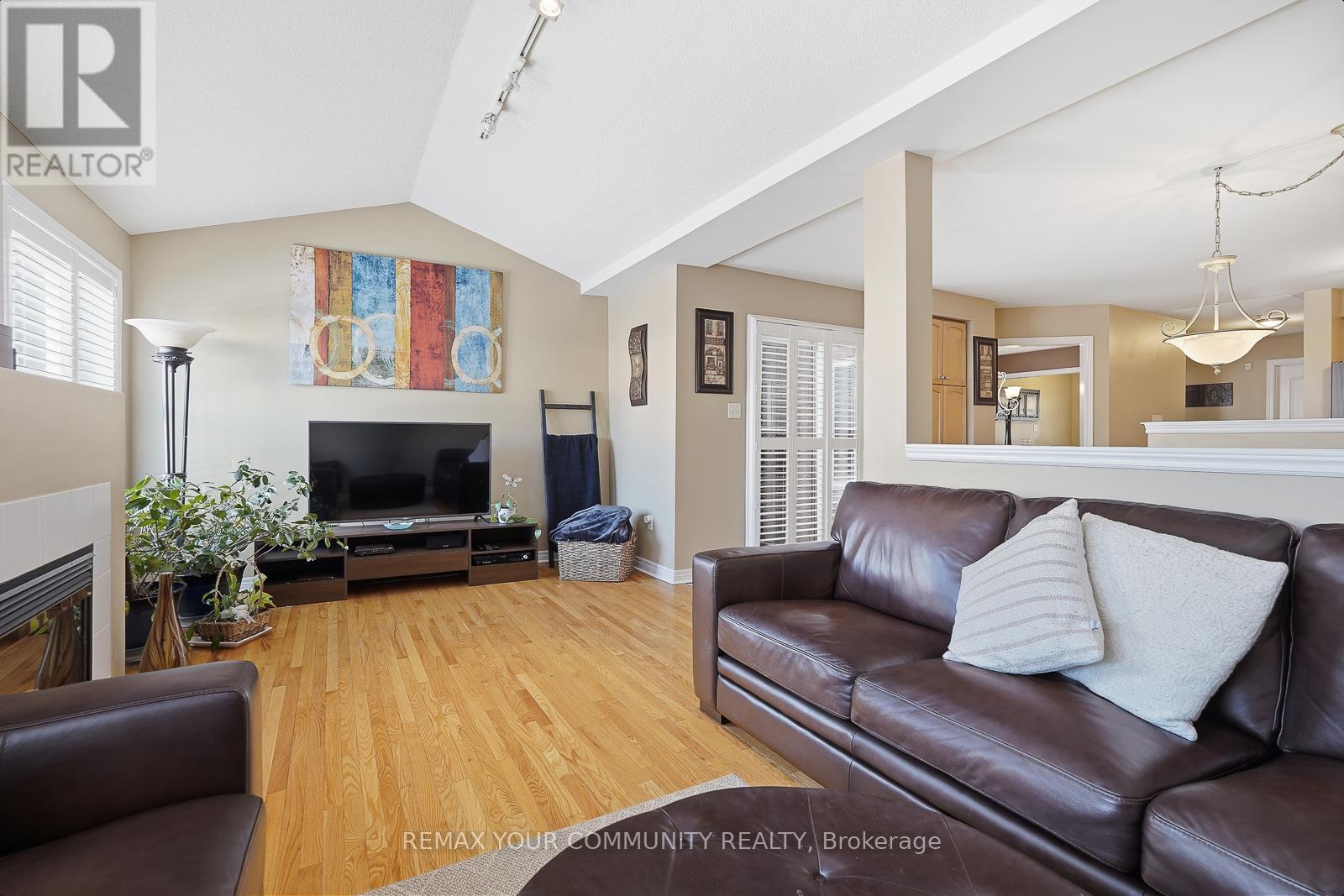 94 Sunridge Street, Richmond Hill, Ontario  L4E 3Z4 - Photo 7 - N12771298