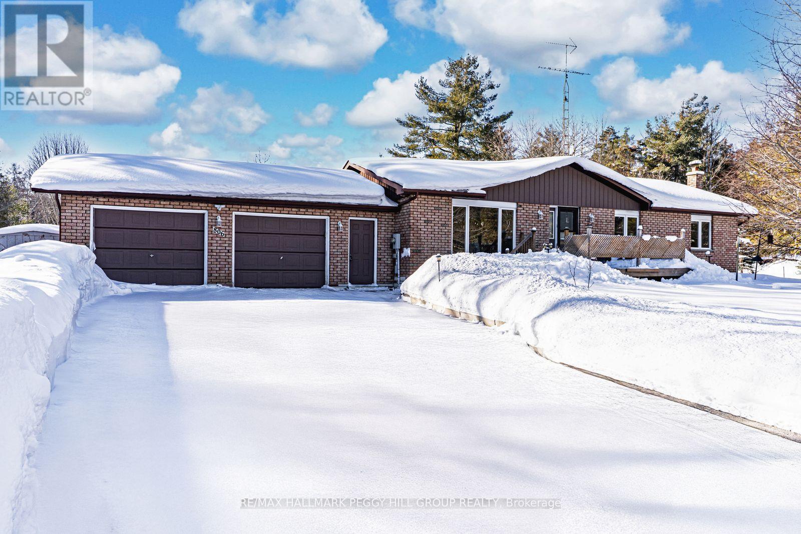 806 Harbour Street, Innisfil, Ontario  L0L 1W0 - Photo 1 - N12771318