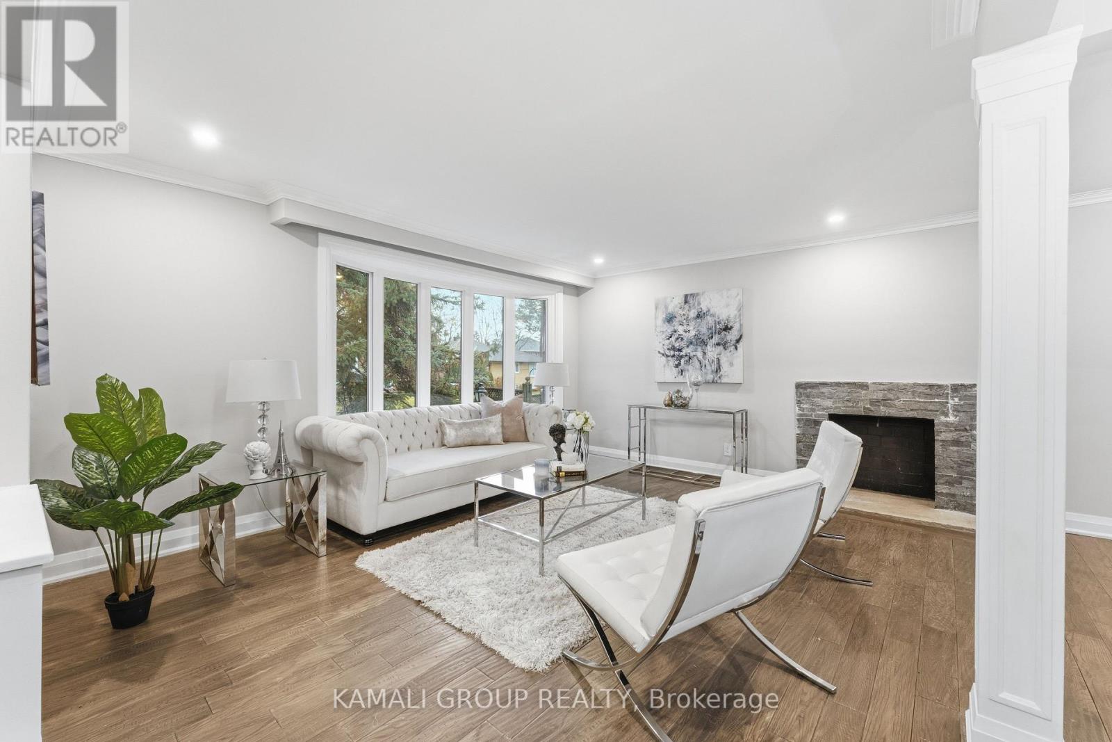 Main - 156 Trayborn Drive, Richmond Hill, Ontario  L4C 4L1 - Photo 5 - N12771324