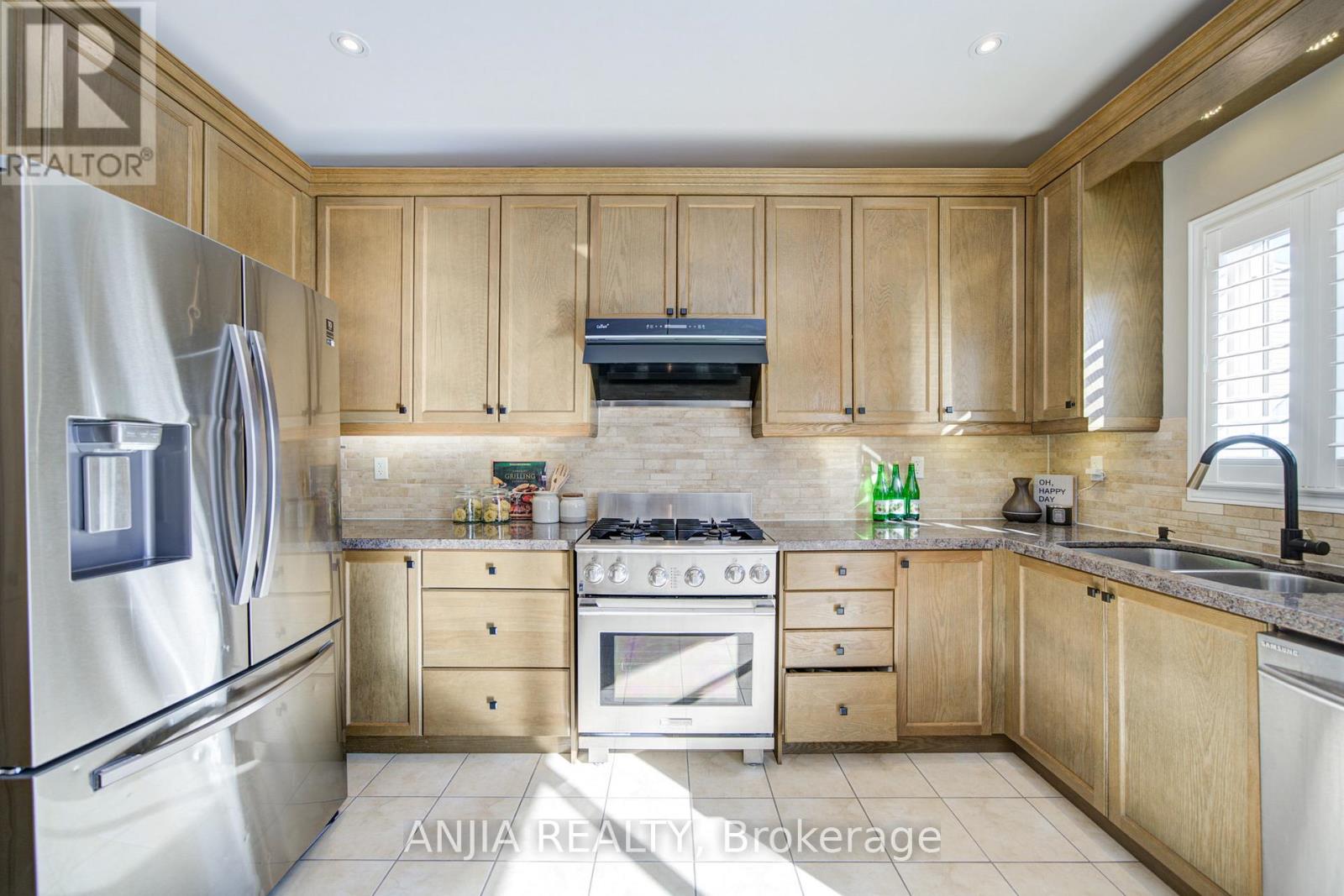 102 Wilf Morden Road, Whitchurch-Stouffville, Ontario  L4A 0K1 - Photo 14 - N12771386