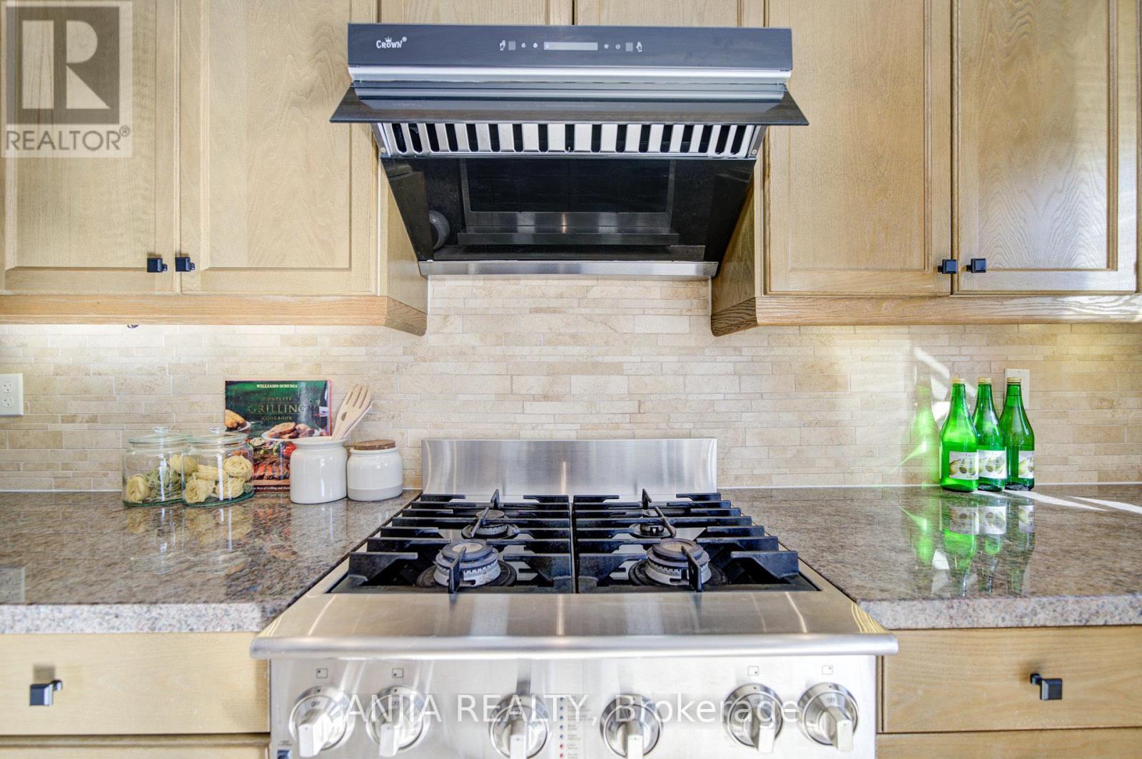 102 Wilf Morden Road, Whitchurch-Stouffville, Ontario  L4A 0K1 - Photo 15 - N12771386