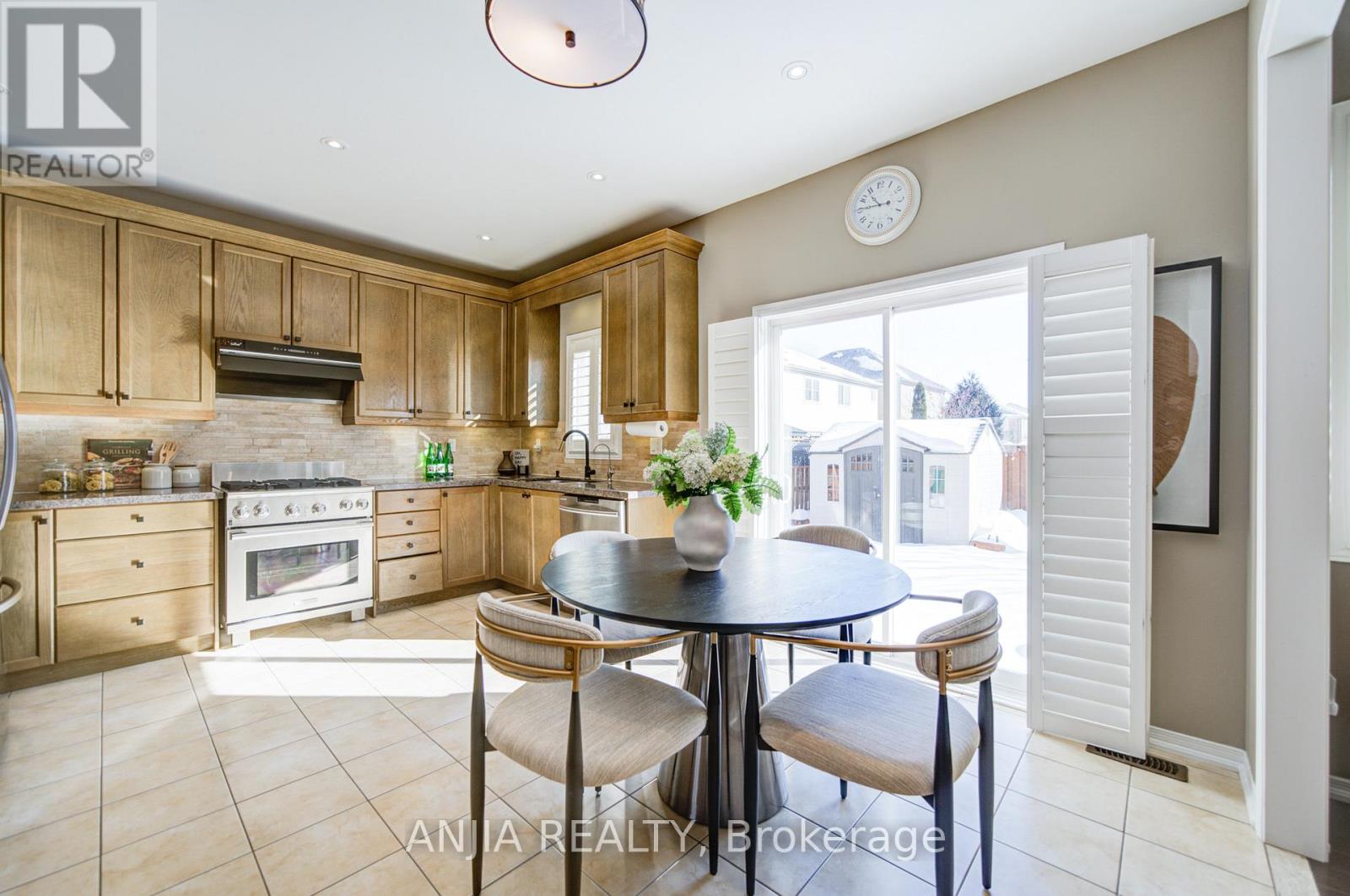 102 Wilf Morden Road, Whitchurch-Stouffville, Ontario  L4A 0K1 - Photo 16 - N12771386