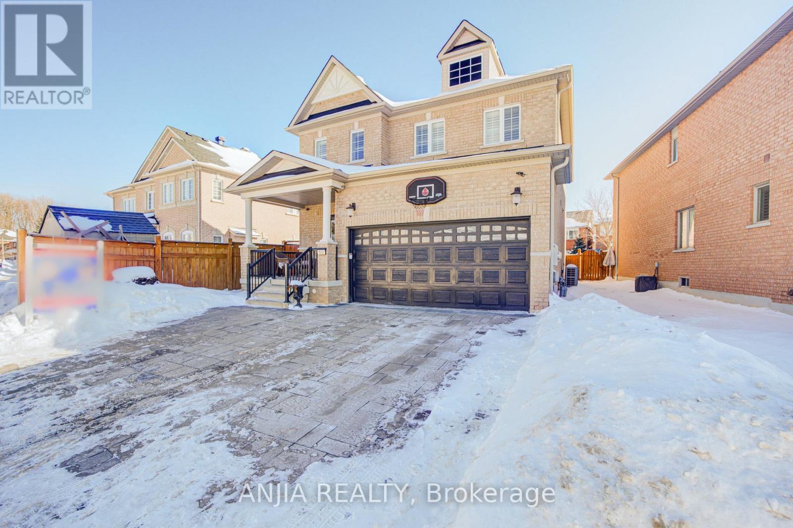 102 Wilf Morden Road, Whitchurch-Stouffville, Ontario  L4A 0K1 - Photo 3 - N12771386