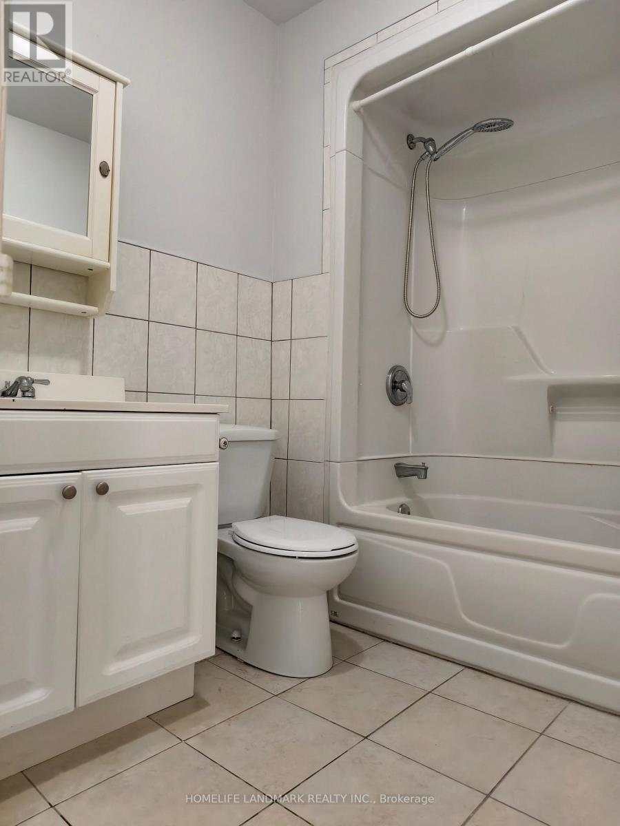 Main Unit - 219 Shawnee Circle, Toronto, Ontario  M2H 2Y3 - Photo 11 - C12527356